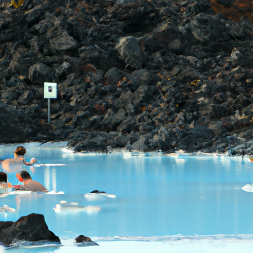 מבקרים נרגעים במים המרגיעים של הלגונה הכחולה, אחת מהבריכות הגיאותרמיות המפורסמות ביותר באיסלנד.